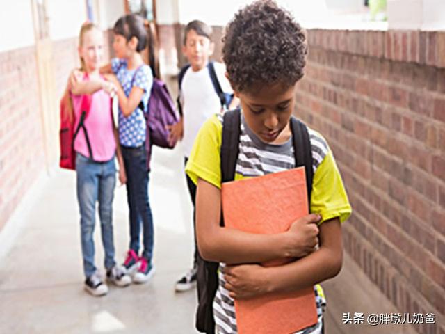 嗯哼在幼儿园被欺负，那些欺负人的孩子图什么？家长别忽略这些