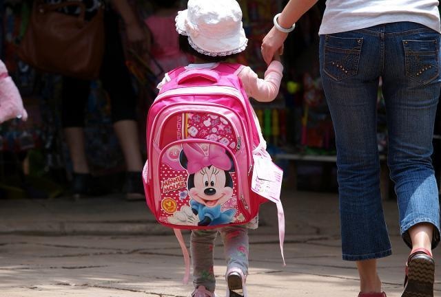 幼儿园常见的3个“冷暴力”，孩子可能正默默承受，你却毫不知情