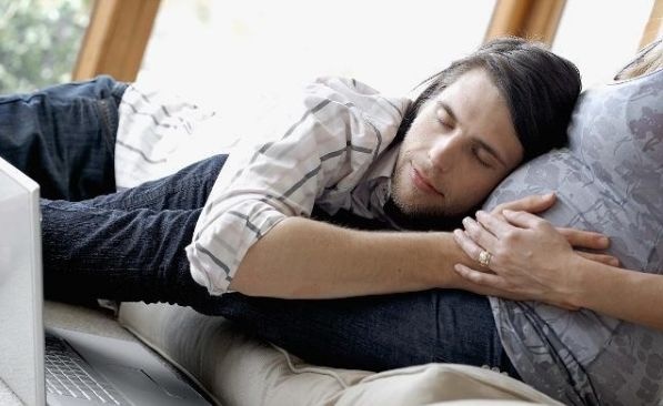 妻子怀孕了，生理需求该怎么解决？整个孕期是否可以同房呢？
