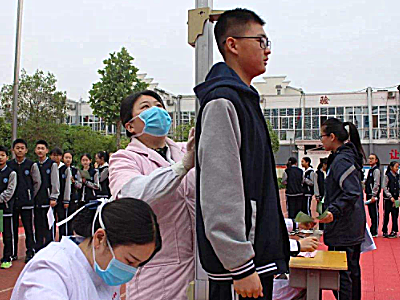 学生党“停止长高”的3表现，若你全都有，可能身高就不会再长了