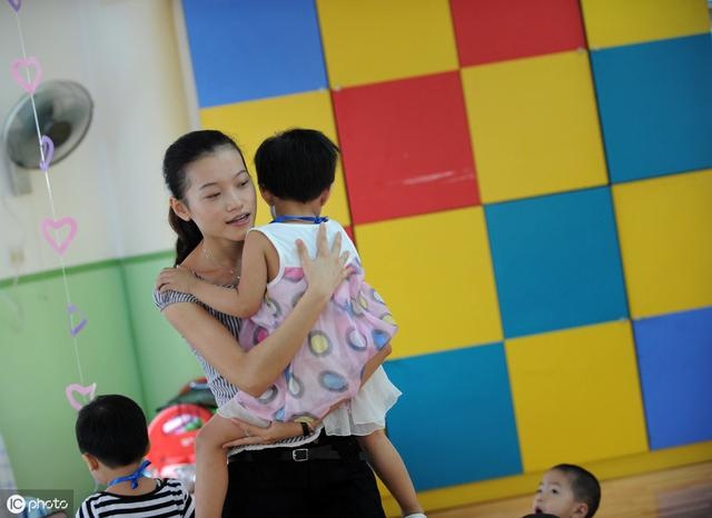 宝贝初上幼儿园哭得你心疼吗？应对孩子分离焦虑有妙招