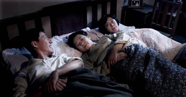 宝妈与20岁儿子睡一起，与老公分房睡，现在的母子关系怎么了？