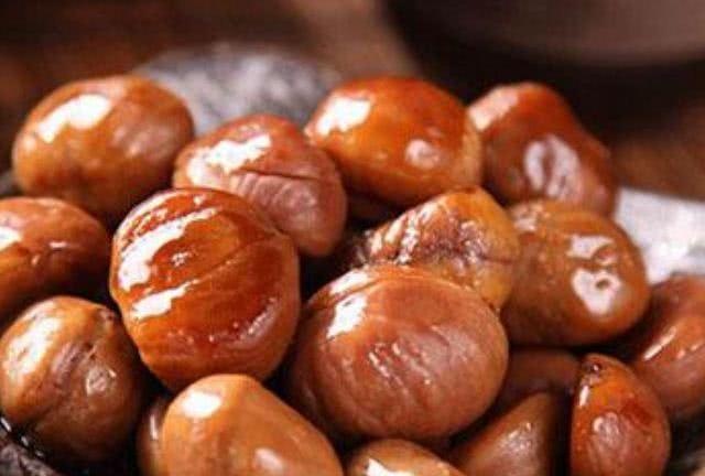 怀孕期间，孕妇平时尽量多吃4种“零食”，或能促进宝宝发育