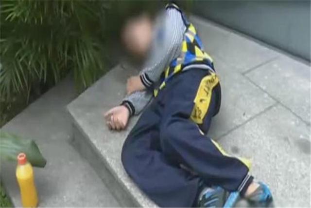 “爸爸，我不行了”，5岁男孩顶嘴被父亲暴打，爷爷无奈含泪报警