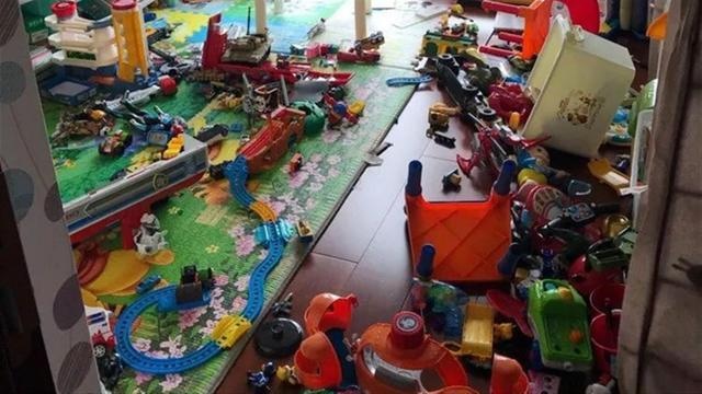 一位宝妈晒出儿女房间实况，妈妈崩溃：都不知道从哪里下手