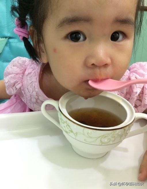 九岁女娃停止发育，只因妈妈经常给娃喝这汤，家长们都要注意了