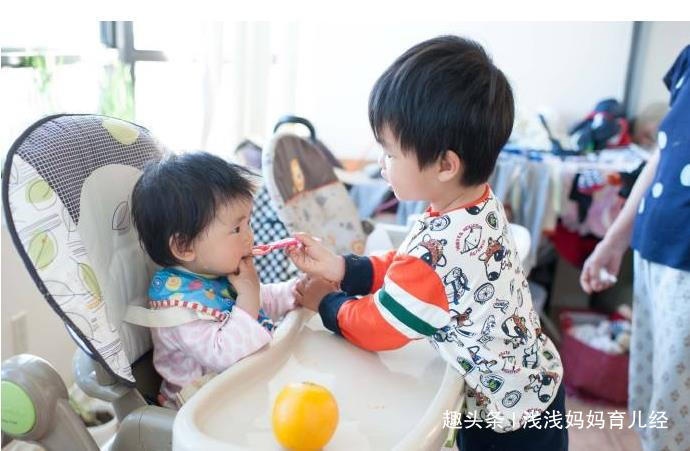 凑成一对“好”字的家庭怎么样了？哥哥妹妹的组合，让人特别暖心