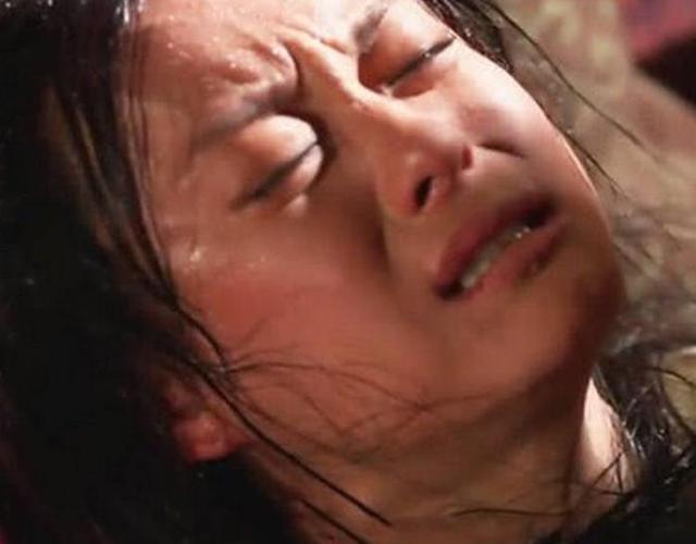 胎儿在剪脐带时，妈妈和宝宝什么感觉？看完你就知道了