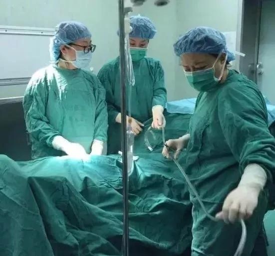 剖腹产为何现在不再被提倡? 产科专家说出了背后原因, 别不在意了