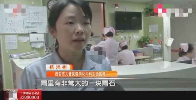 3岁男孩腹痛难忍大便发黑，紧急送往医院，医生一看胃镜傻了