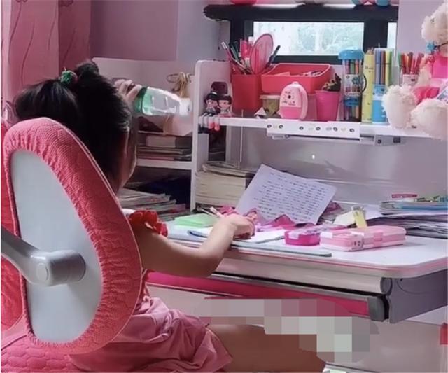 做十分钟作业，吃二十分钟东西，妈妈：孩子写作业拖拉怎么办？