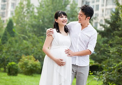 在怀孕晚期，这3件事孕妈最好别去做，可能容易造成“羊水早破”!