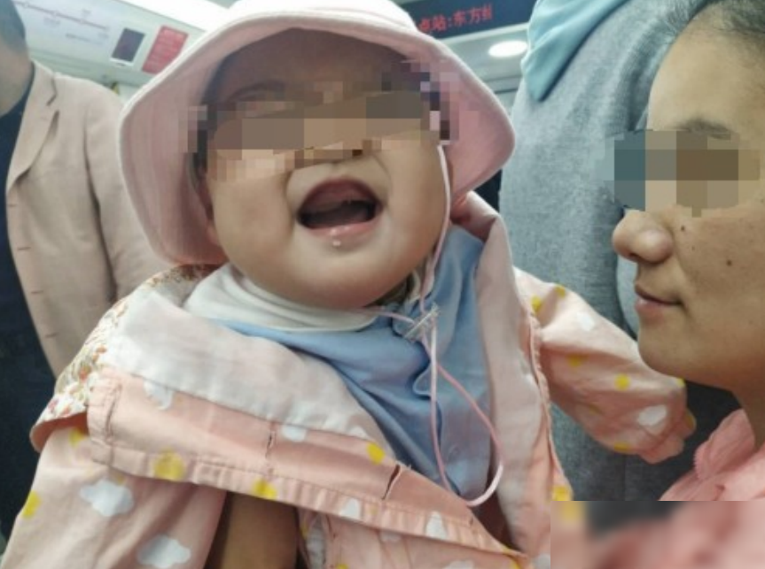 一个转身的瞬间，半岁幼儿掉入热水盆中，成了无法挽回的错