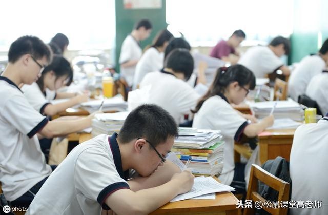 孩子上课总犯困，如何解决？班主任提出3条建议，孩子马上解脱