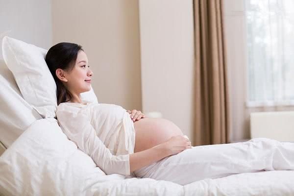 在怀孕晚期，这3件事孕妈最好别去做，可能容易造成“羊水早破”!