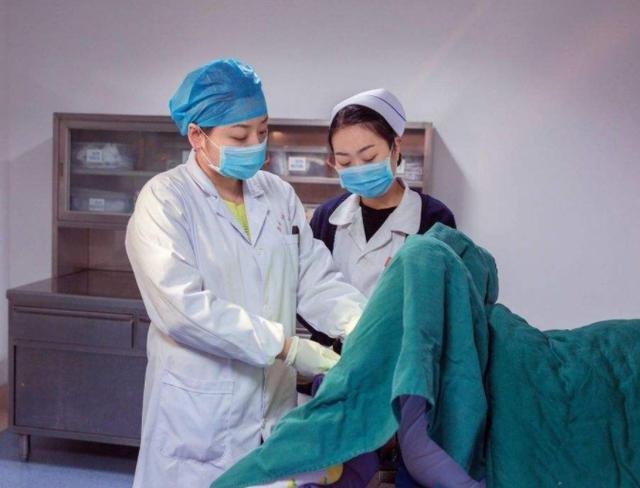 为什么医院不建议孕妇剖腹产？妇科专家说了心里话，很现实