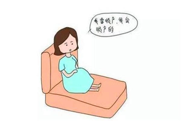 产道那么狭小，宝贝儿如何出来，妈妈真的不易