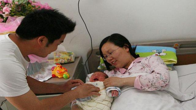 同样是夸孩子长得漂亮，像爸爸和像妈妈有啥不同？一石三鸟了解下