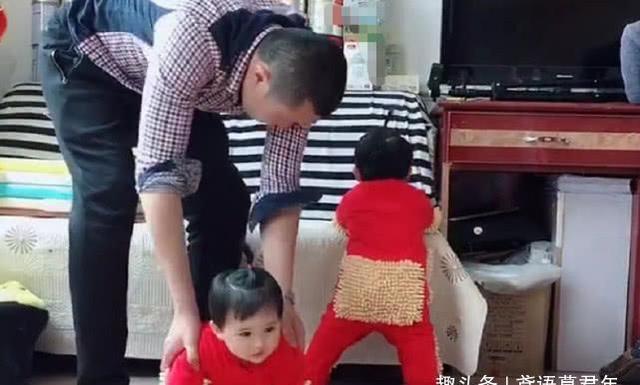 “佛系奶爸”遛娃拖地两不误，萌娃硬是被奶爸当成了“拖把侠”