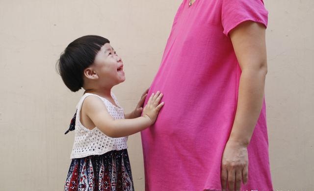 生老二为了给老大作伴，爸妈算盘打得好，年龄差超过后，很难作伴