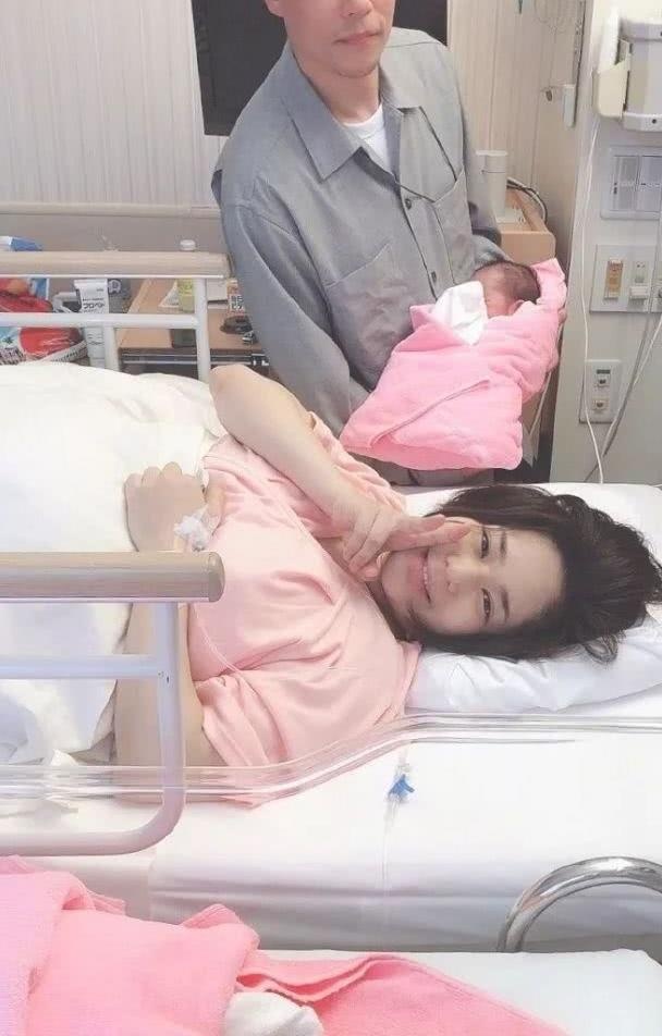 苍井空生下双胞胎，小儿子呼吸系统发育不全，压力巨大