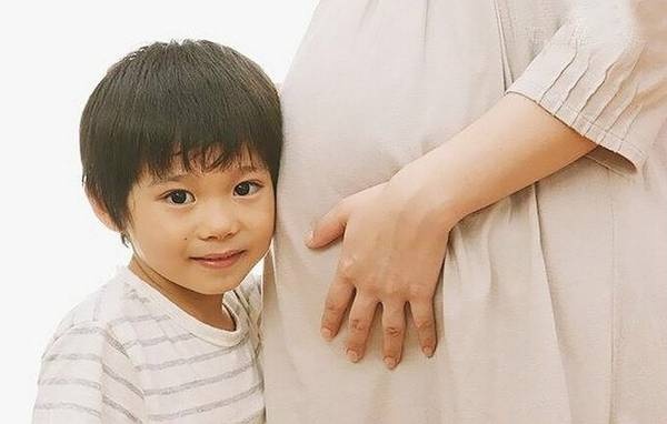 56岁孕妇“冒死”生子，真实原因令人心疼！