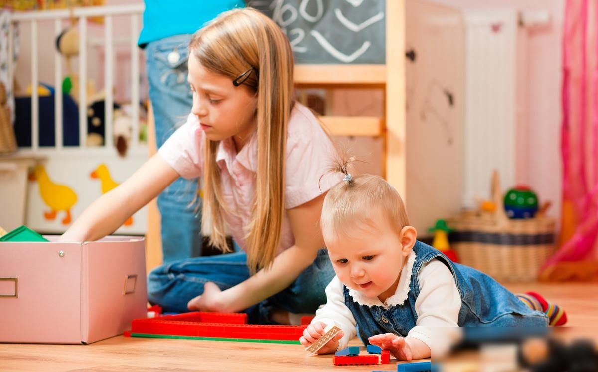 孩子争抢玩具，看看高情商爸爸是怎么做的，值得学习