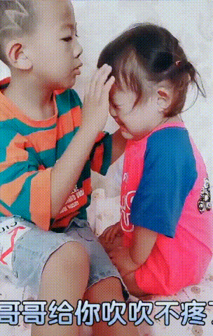 妹妹不小心磕了额头，委屈的找哥哥诉苦，宠妹狂魔瞬间上线