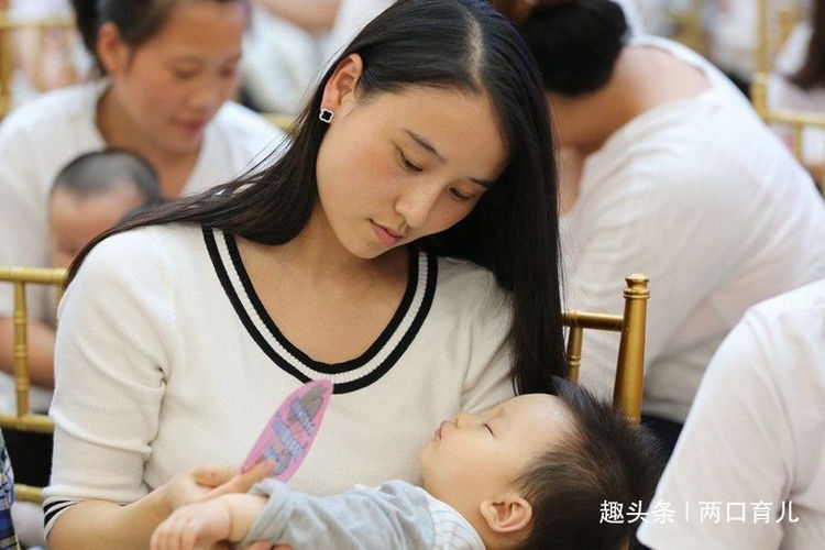 全职妈妈和不带娃的妈妈，两者差别在哪里？看完后你后悔了吗？