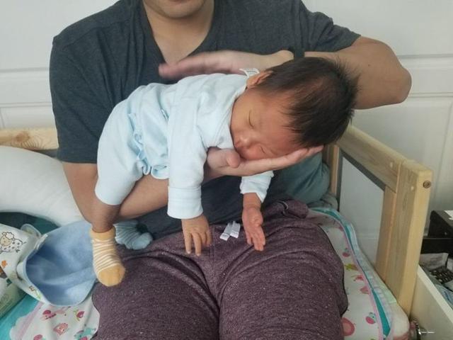未满6个月的宝宝，最好别对他有这4种行为，容易影响脊椎发育