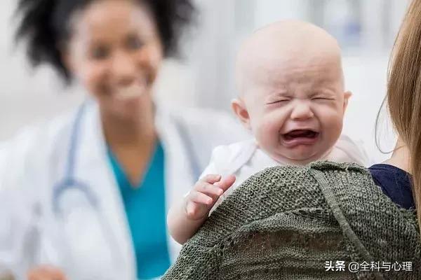 新生儿吐奶，喝点糖水就好了？