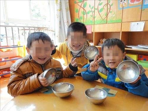 你的节约教育正确吗？家长的这种“节约”，小心孩子变成自卑人格