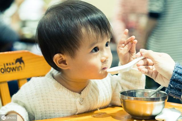 要入园了，孩子吃饭还要追着喂？都怪家长没让孩子感受“饥饿感”