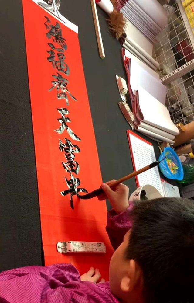 父母将儿子交给爷爷带，没想到孩子天赋被发掘，爸爸：这么厉害