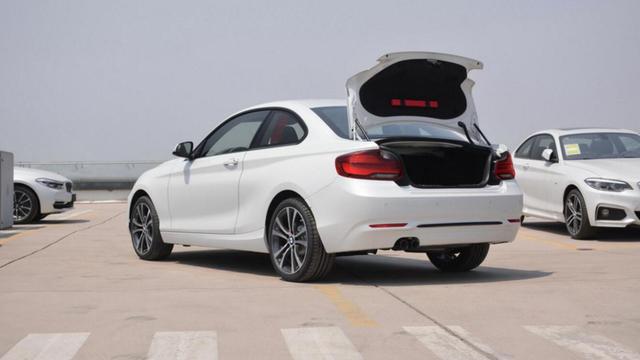 进口宝马车—宝马2系,2.0T配8挡手自一体,全车6气囊才26万