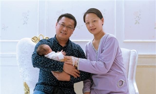 宝宝出生后，新晋奶爸们都发了什么朋友圈？网友：戏精本精