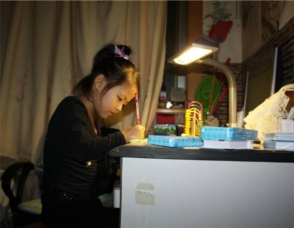 半夜12点钟，孩子父亲问了女老师5个字，家长们瞬间讨论起来