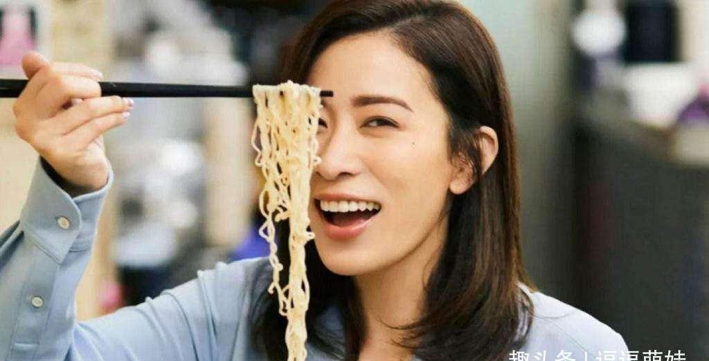想要羊水变清澈？孕妈避开4个坏习惯，给胎宝宝一个干净的家