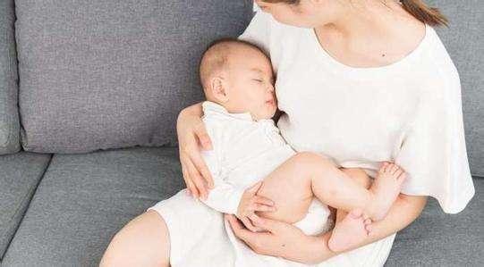 宝宝不肯用奶瓶怎么办？妈妈们很着急，6个建议帮助宝宝接受奶瓶