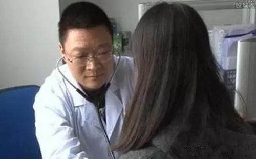 23岁女生，半夜腹痛昏迷，紧急抢救3小时，医生怒斥男友太过分