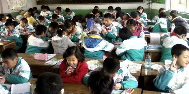 熊孩子大多有个熊家长，你敢殴打辱骂老师，辞职都不教你娃了