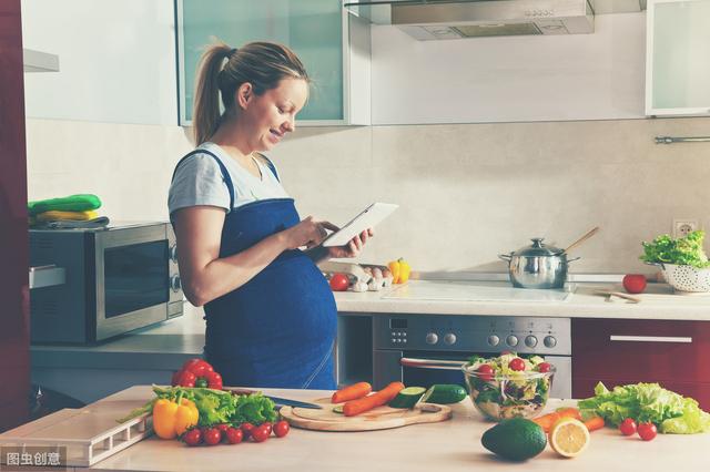 在职场就餐的孕妈怎么保证营养？饮食最易埋的3个坑一定要避开