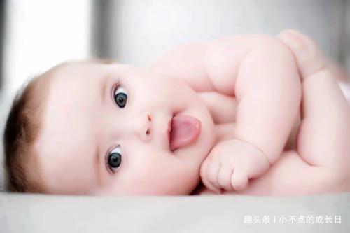 宝宝出生后，第1个抱她的人很重要，但要避免这4种人，并不是迷信