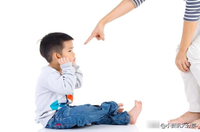 父母的这几个行为，会让孩子变笨，尤其第一个