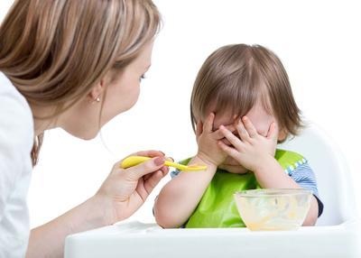 孩子胡乱咀嚼食物，吃得不对影响肠胃阻碍发育，父母应该怎么做