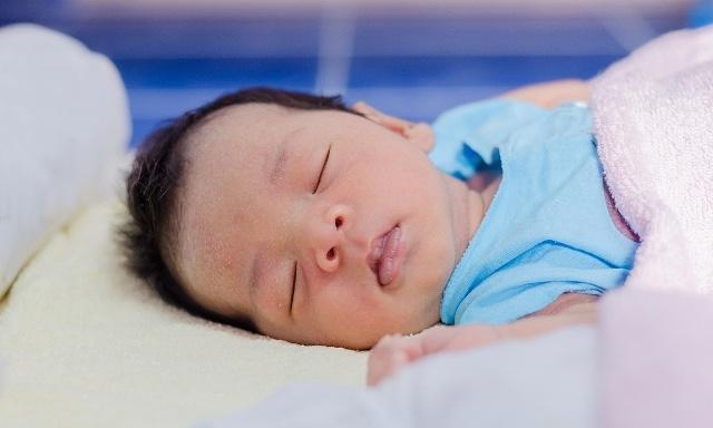 宝宝睡觉时头上总出汗，是缺钙吗？这3个原因你得搞清楚