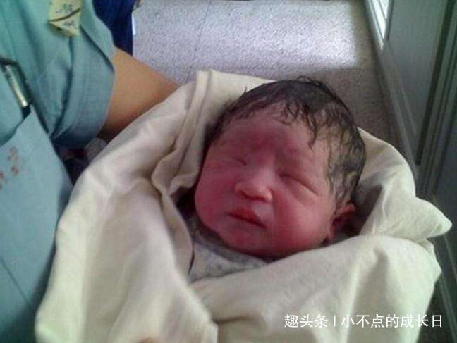 宝宝出生后，第1个抱她的人很重要，但要避免这4种人，并不是迷信