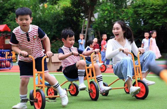 幼儿园老师晒孩子午餐，家长们看完后，第二天纷纷办理了退学