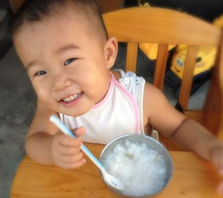 7岁娃来 “姨妈”，医生的话让人惭愧，这3种食物别再让娃吃了