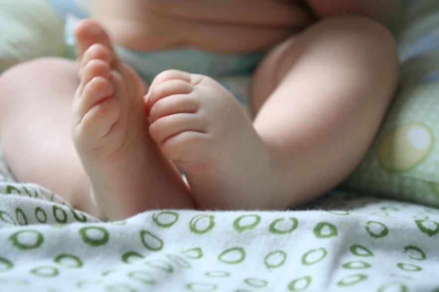 防止宝宝吐奶，妈妈们都在用的7个小妙招，不妨来了解
